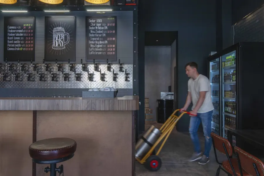 An industrial-style bar in the capital – visualisation 5